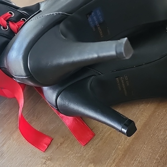 Black Red Pirate Boots Halloween Costume Accessory - Picture 5 of 6